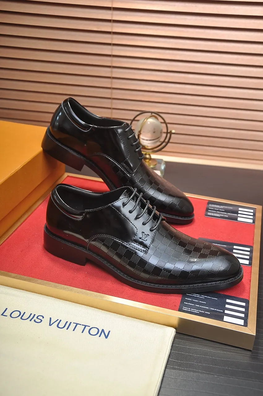 Men's men's shoes 💰520💶 [LV] (original single cowhide lining) 🍀LV's latest genuine leather business suit shoes are launched simultaneously on the official website. The first-layer cowhide imported from Italy is made of heavy gold, 💥official website 1:1 rubber outsole. Versatile to wear, high-end without losing class, and the color combination is extraordinary. This four-season style is alluring when worn on your feet, showing off your big-name flair. Standard code 38-45 (45 customized)